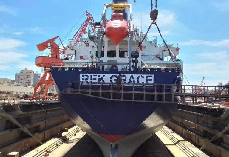 What Are Marine Paints and Why Are They Essential for Ships?